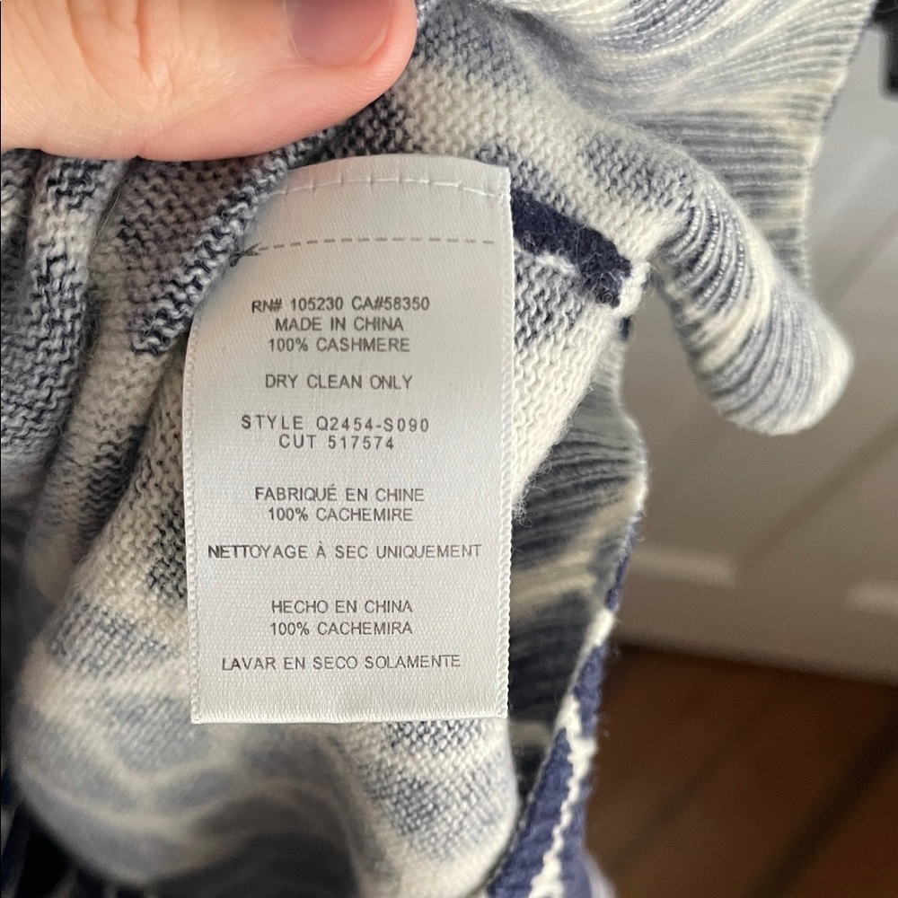 Equipment Femme Navy and White Giraffe Print Cashmere Sweater - Picture 3 of 4